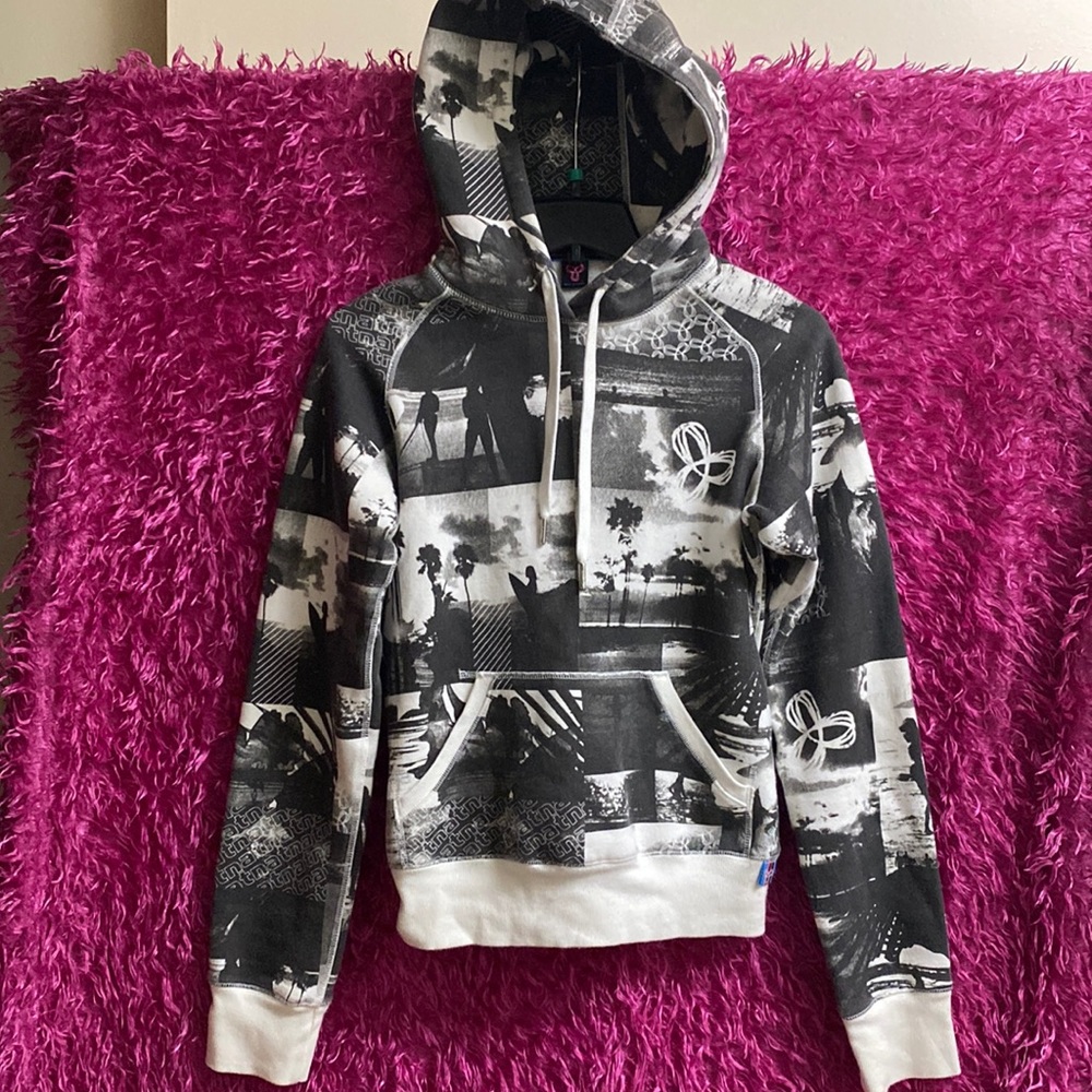 TNA small, black and white Aritzia hoodie sweater